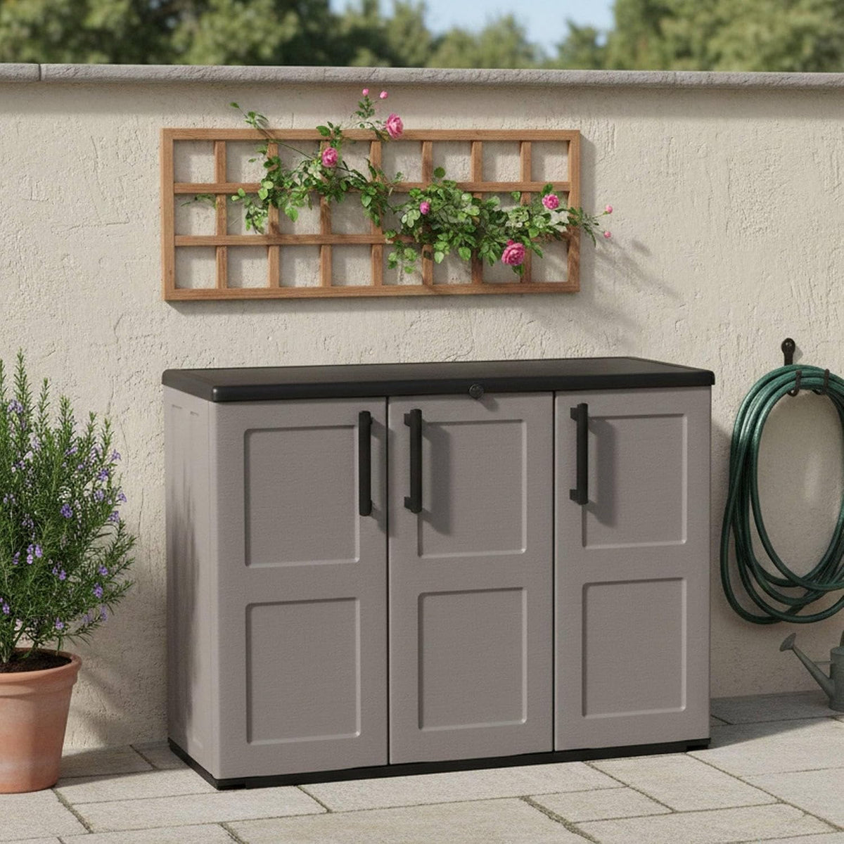 Dmora Mehrzweck Außen oder Innenwechselschrank, 3 türiges Mobile und 1 Polypropylen Regal, 102x37H84 cm, 100% Made in Italy, graue Farbe